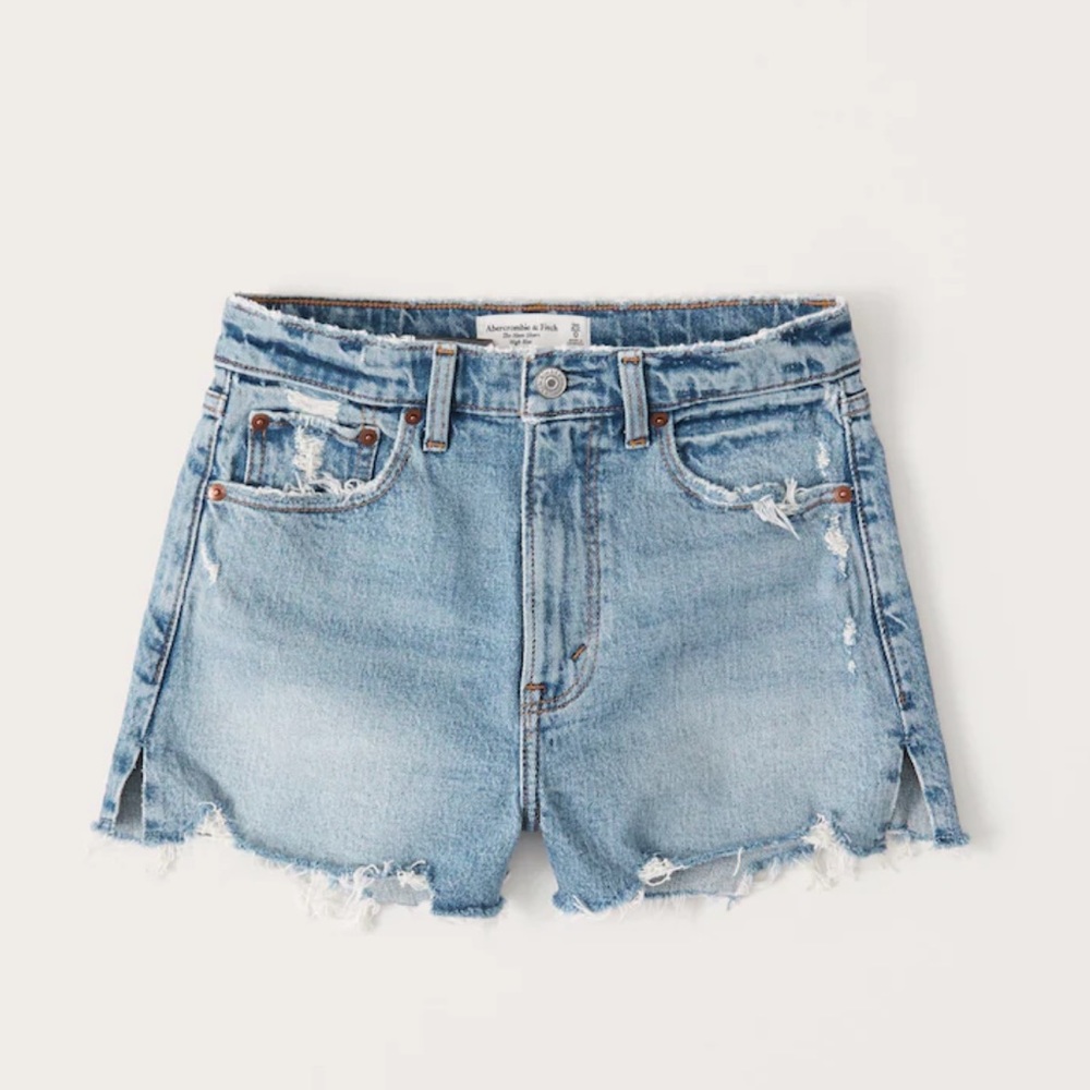 NWT Abercrombie High Rise Mom Jean Shorts, 32